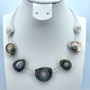 Stunning Mother of Pearl Multi-Tone Pendant Necklace Silver Wire Adjustable 18”